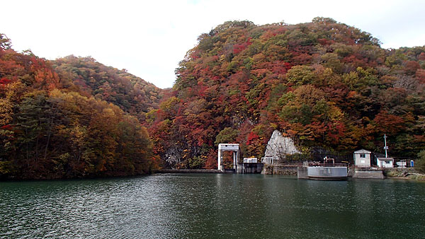 土呂部ダムの景色